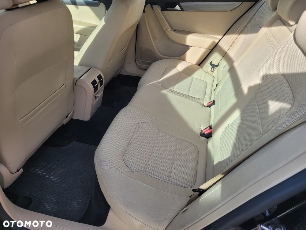 Volkswagen Passat 2.0 TDI Comfortline - 10