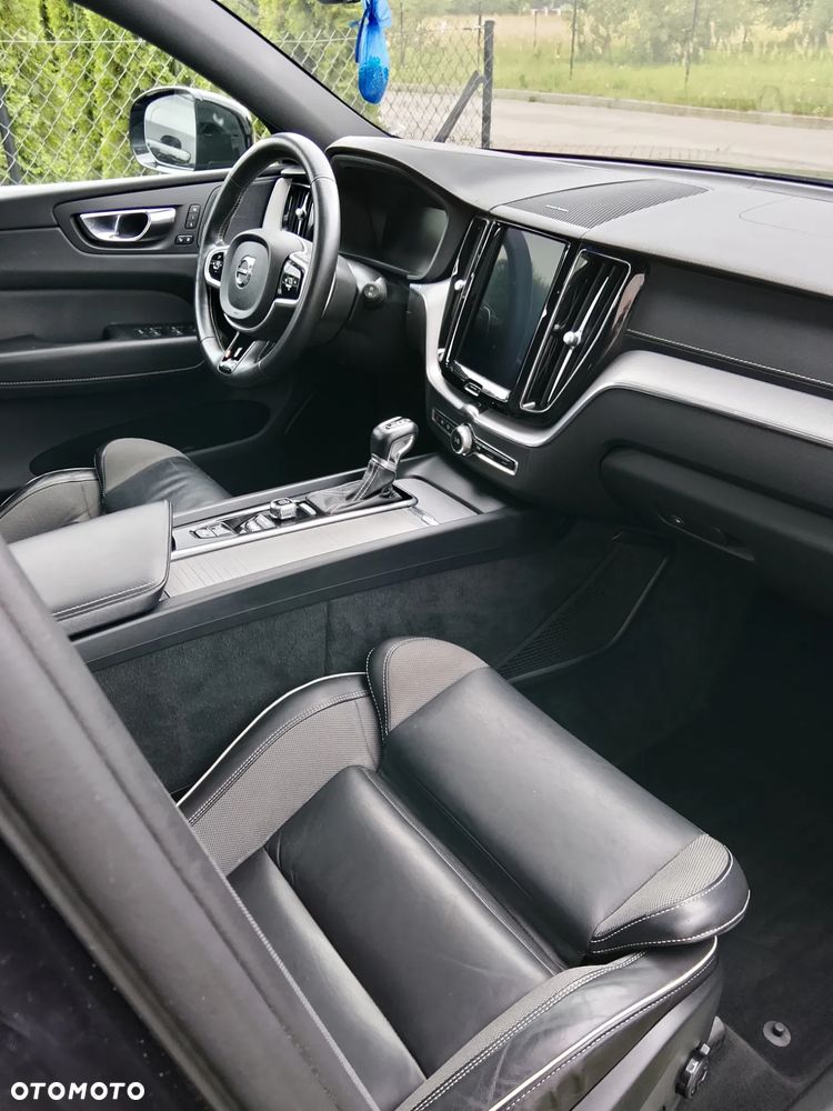 Volvo XC 60 T5 AWD R-Design - 34