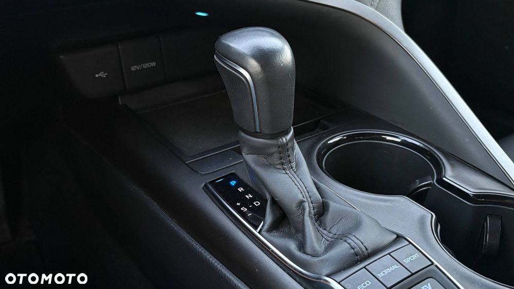 Toyota Camry 2.5 Hybrid Comfort CVT - 29