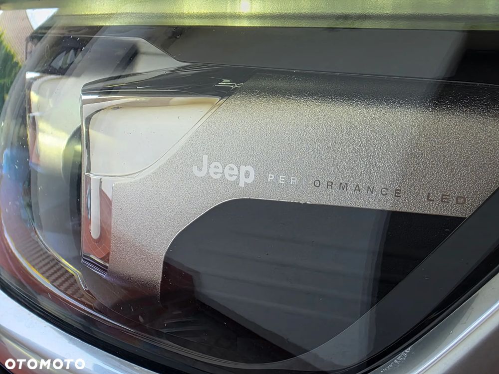 Jeep Grand Wagoneer - 20