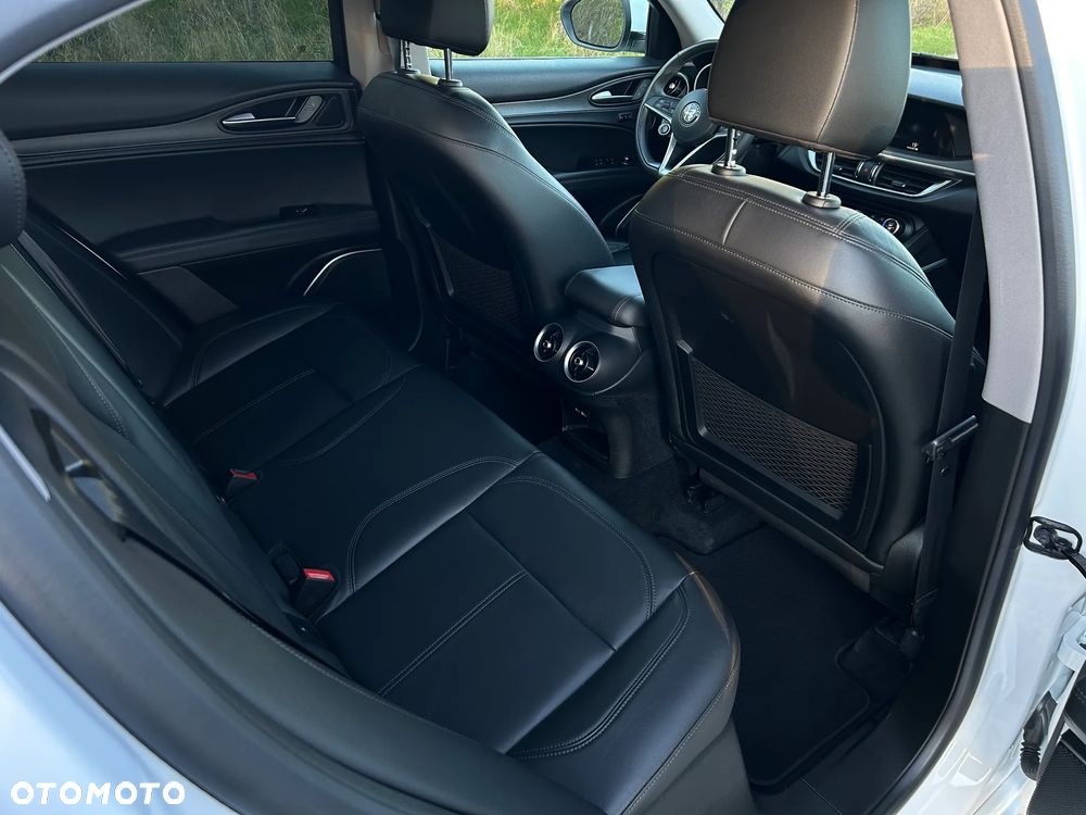 Alfa Romeo Stelvio 2.0 Turbo 16V AT8-Q4 Ti - 15