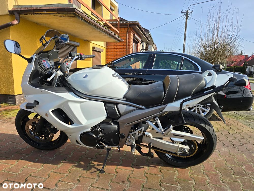 Suzuki GSX - 4