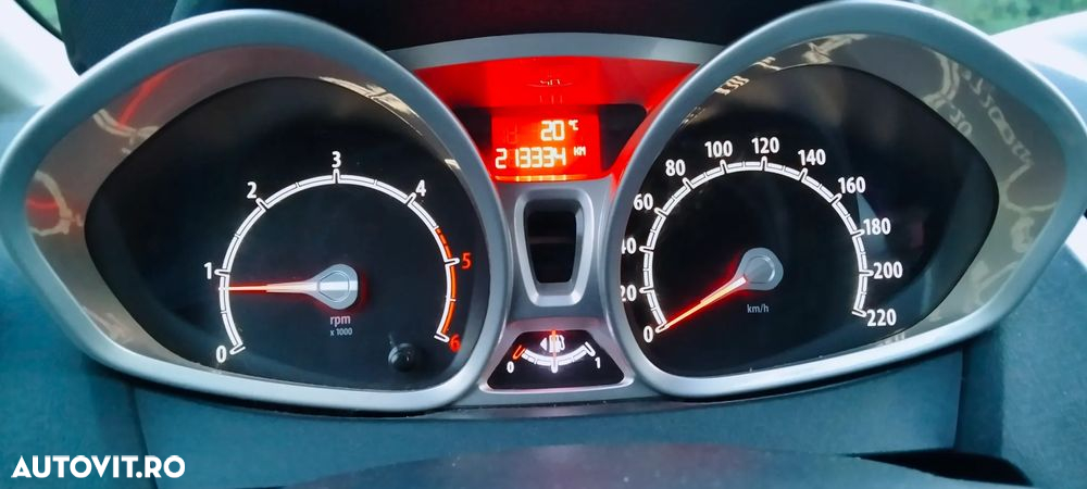 Ford Fiesta 1.6 TDCi DPF Titanium - 10