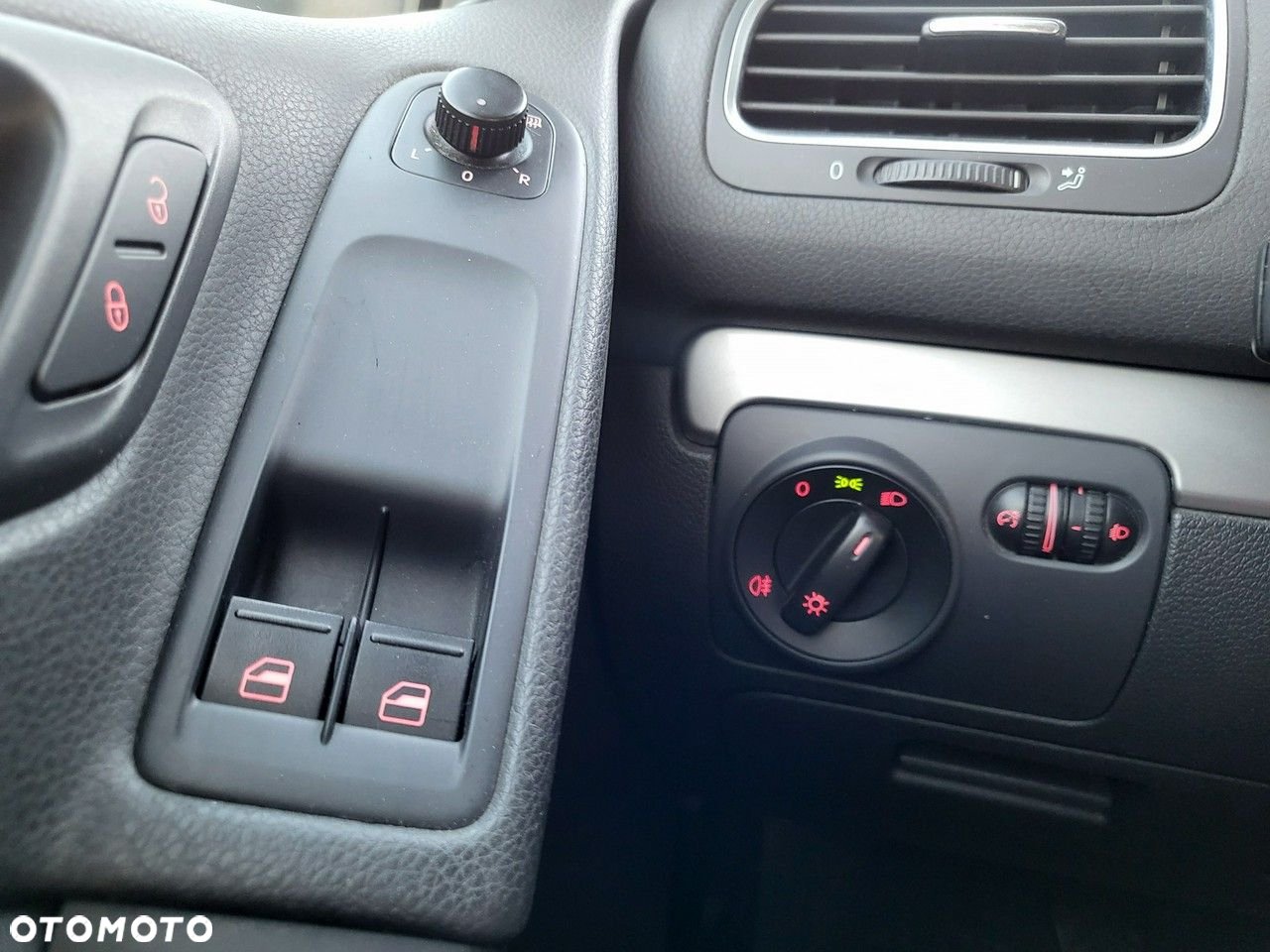 Volkswagen Golf - 34