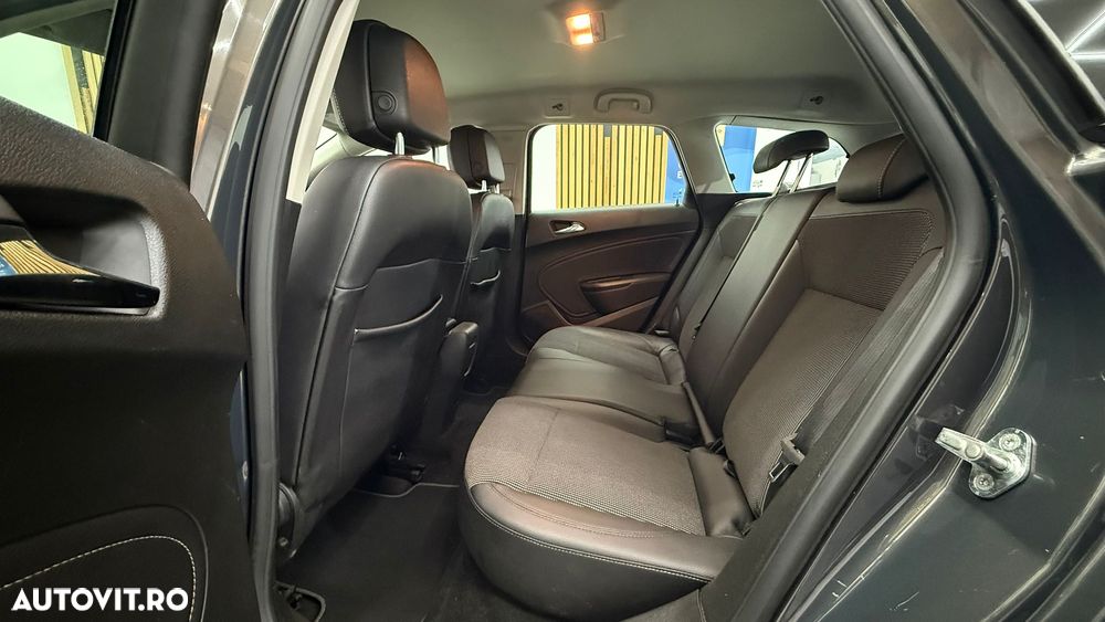 Opel Astra 1.4 Turbo ECOTEC Cosmo - 14