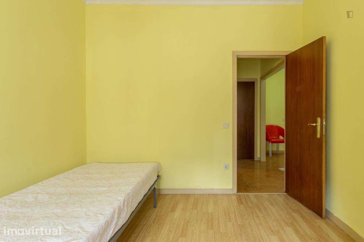 Quarto - localizado em Paranhos Porto - Grande imagem: 2/14