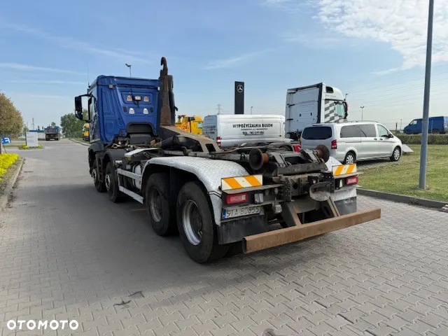 Mercedes-Benz Arocs - 11