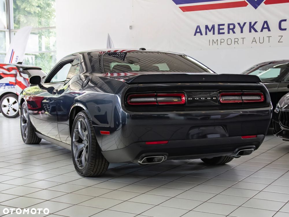 Dodge Challenger 5.7 R/T - 4