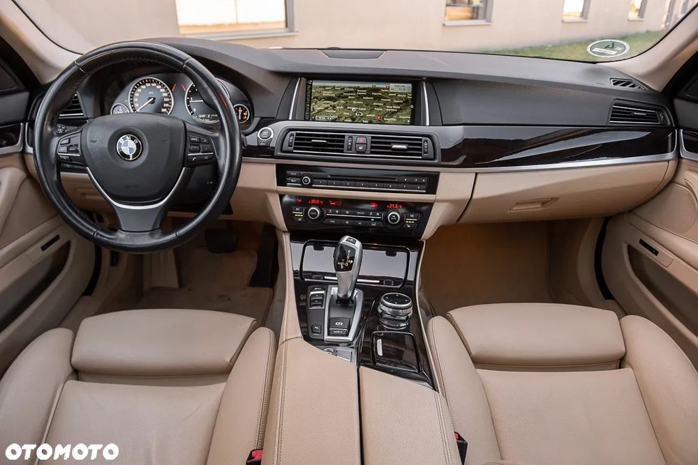 BMW Seria 5 525d Sport-Aut Luxury Line - 6