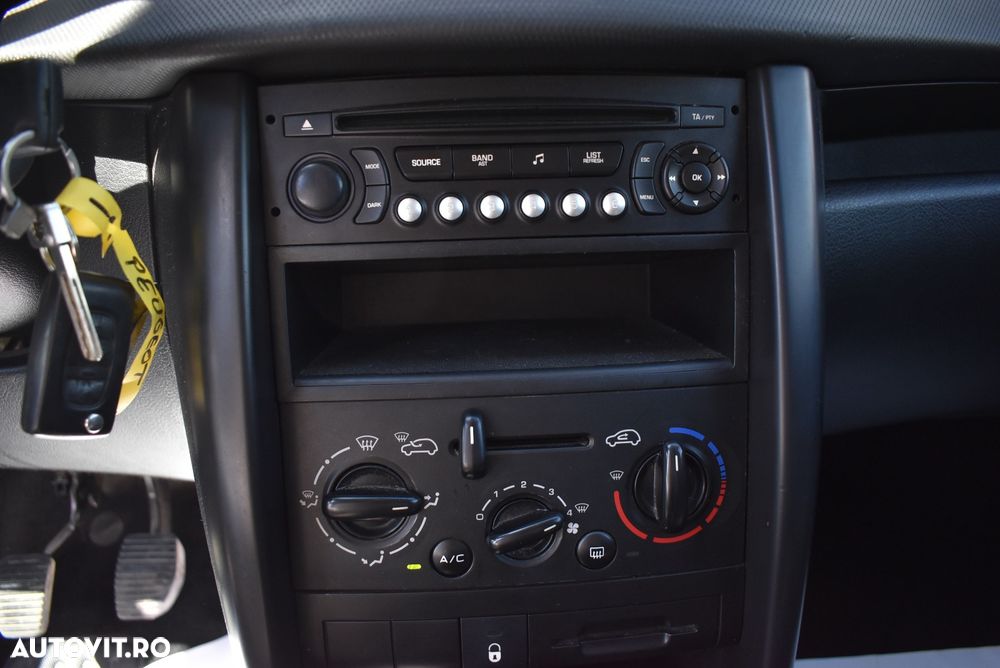 Peugeot 207 1.4E 16V Trendy - 12