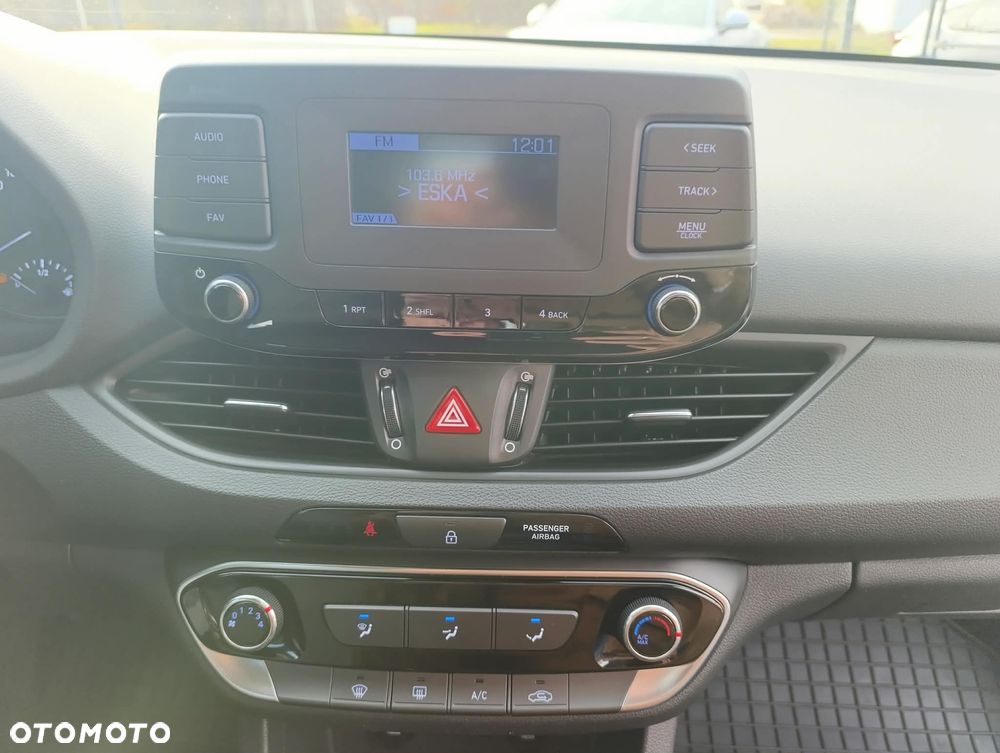 Hyundai i30 1.5 DPI Classic + - 15