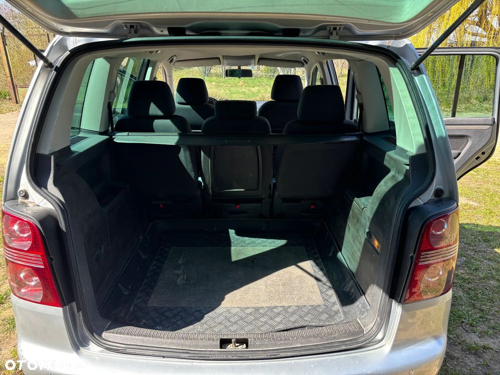 Volkswagen Touran 2.0 TDI DPF Highline - 10