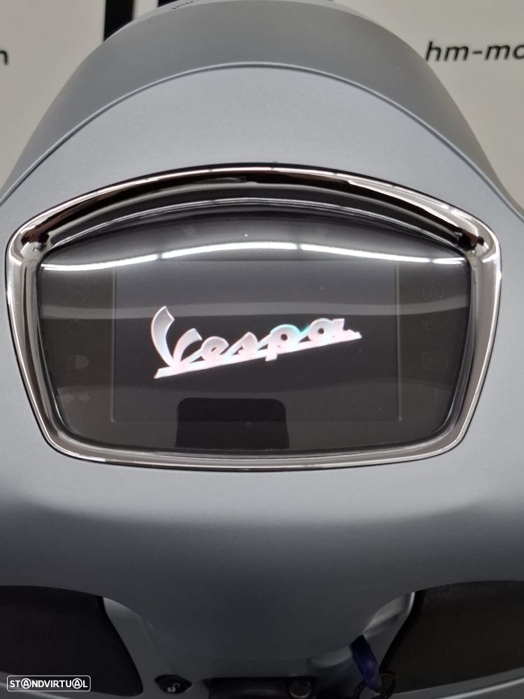 Vespa GTS Super TECH - 8
