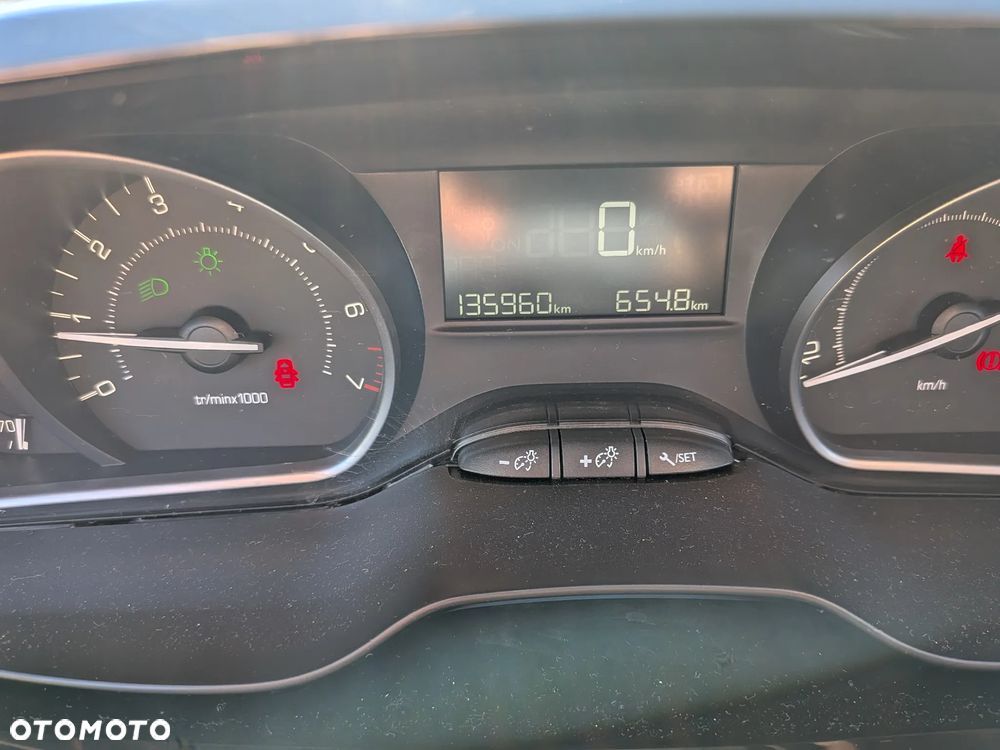Peugeot 208 82 PureTech Style - 12