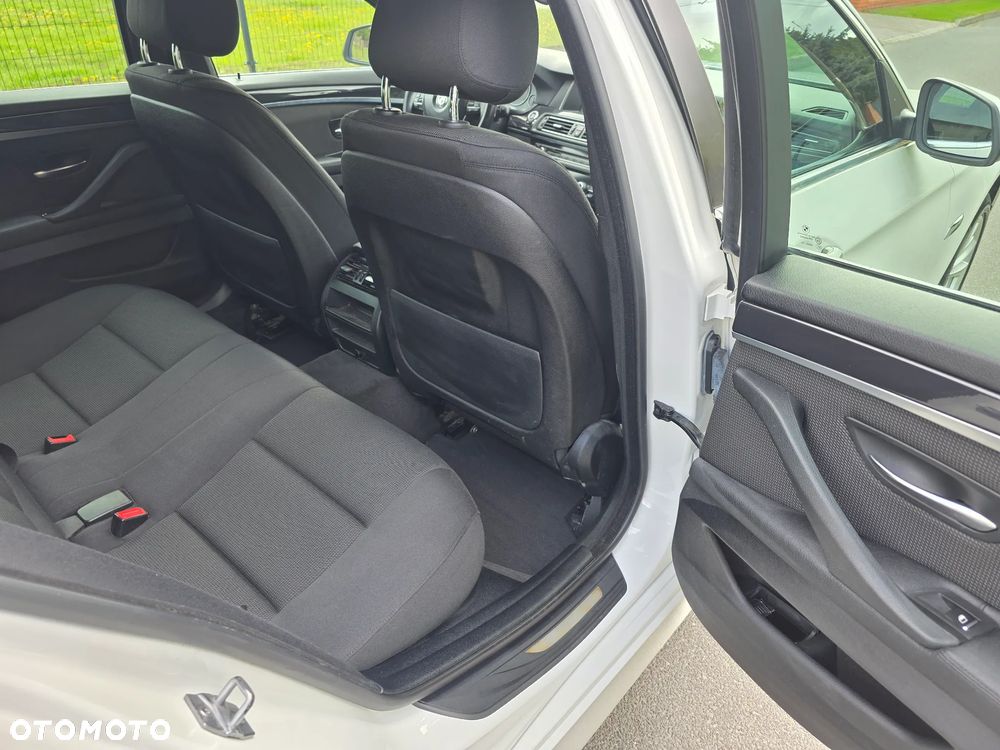 BMW Seria 5 525d xDrive Luxury Line - 18