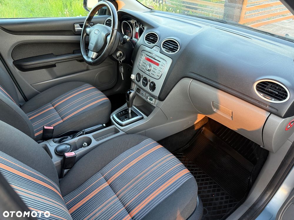 Ford Focus 1.6 16V Sport - 13