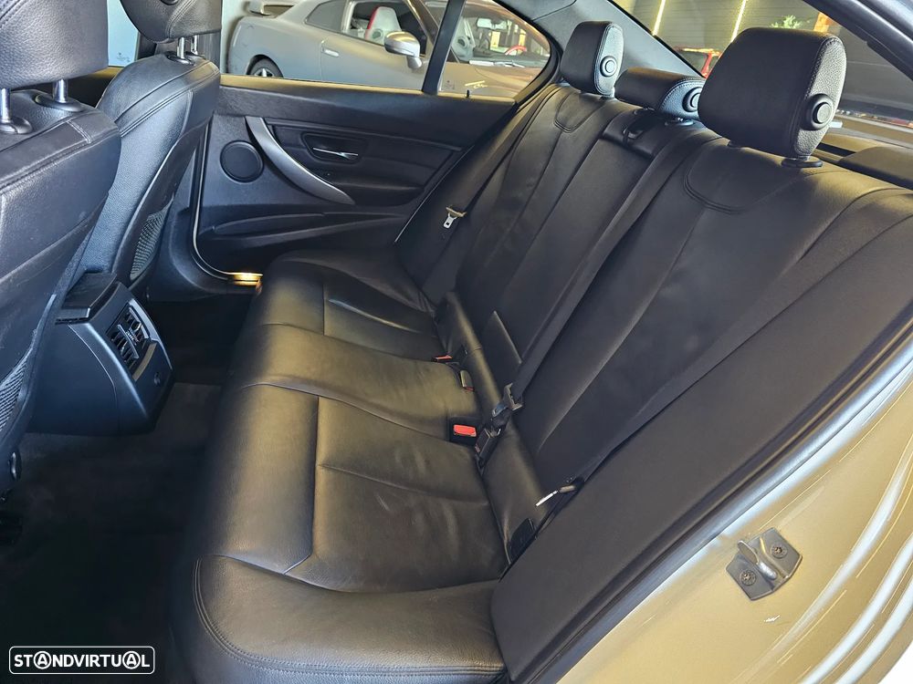 BMW 320 d Pack M - 8