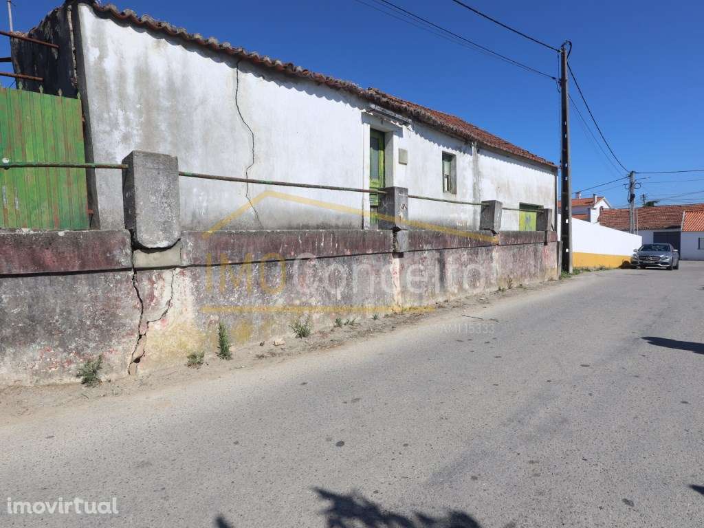 Moradia T1+1 | Mata em Torres Novas - Espaço Exterior | Garagem Fec... - Grande imagem: 4/30