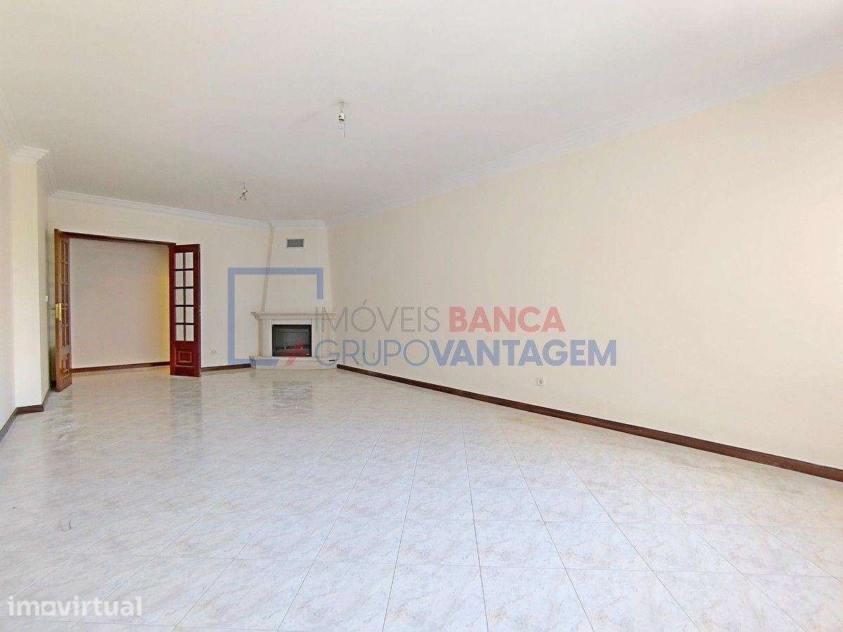 Apartamento T2 com parqueamento - Cavaleira - Mem Martins - Grande imagem: 2/30