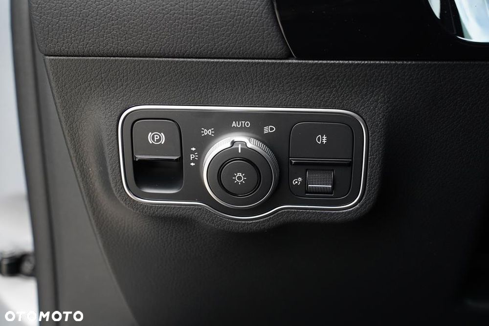 Mercedes-Benz GLA 200 mHEV Progressive 7G-DCT - 14