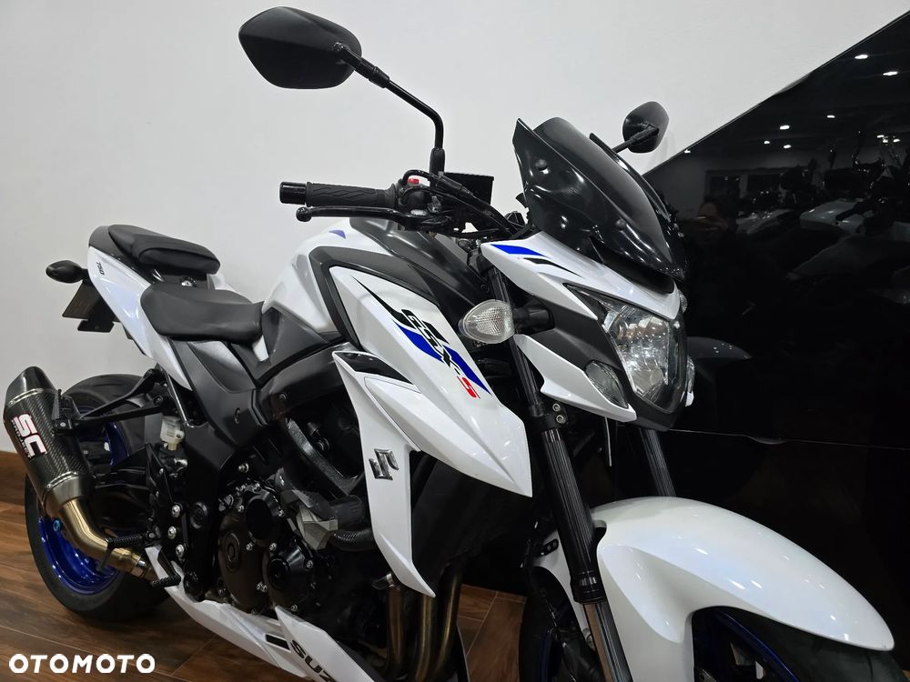 Suzuki GSX - 3