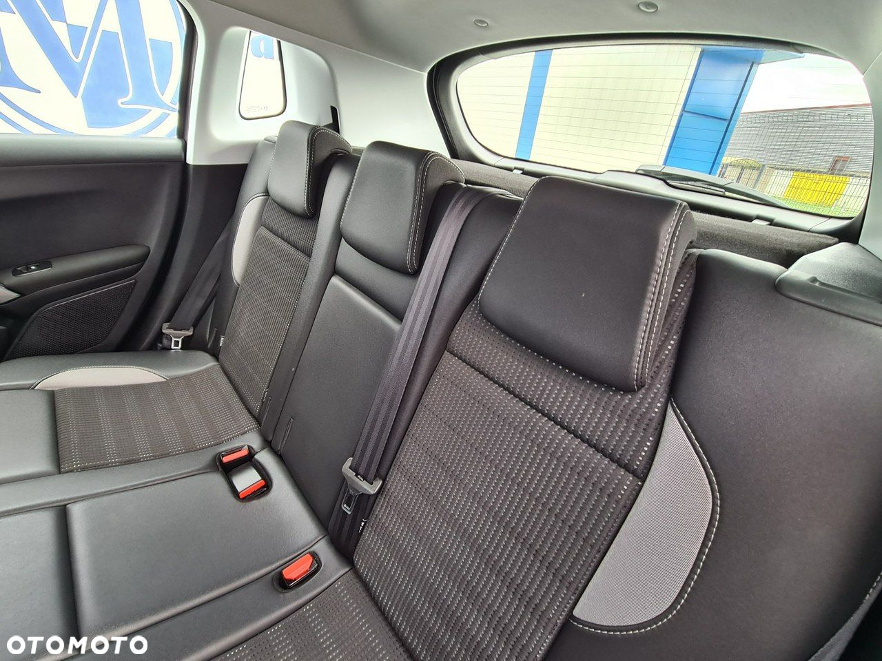 Peugeot 2008 1.2 Pure Tech Allure S&S - 25