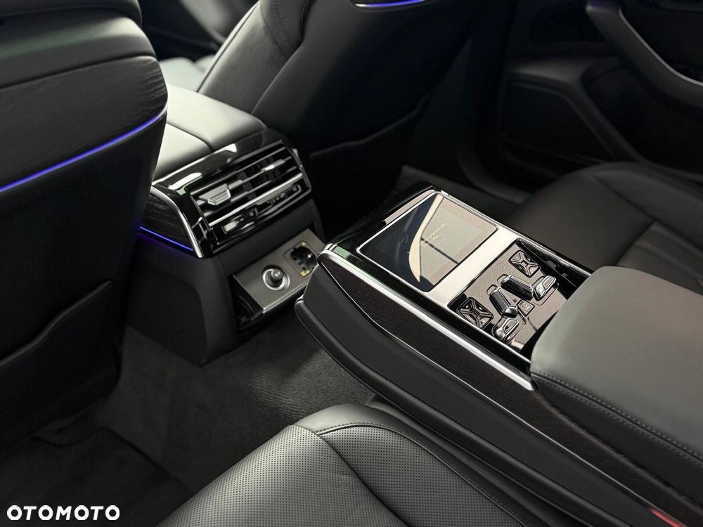 Audi A8 - 24