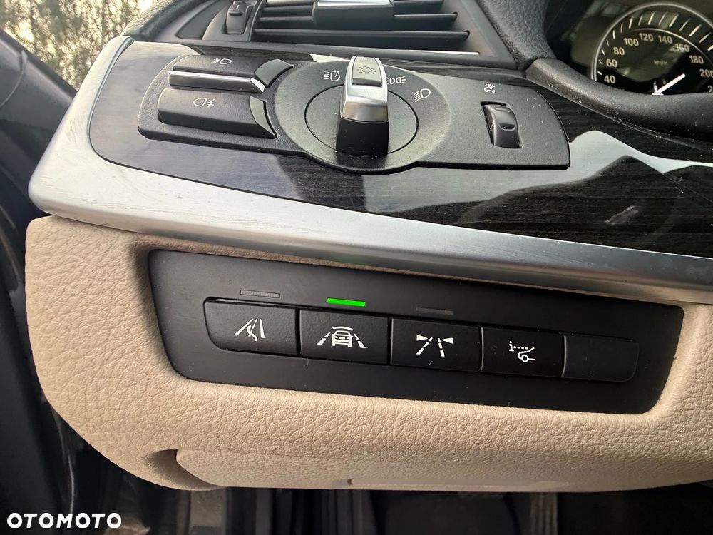 BMW Seria 5 530d Touring Luxury Line - 29