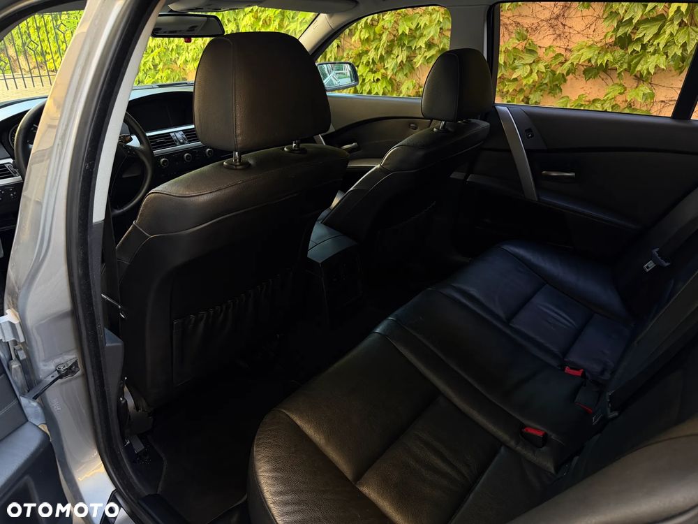 BMW Seria 5 525d - 13