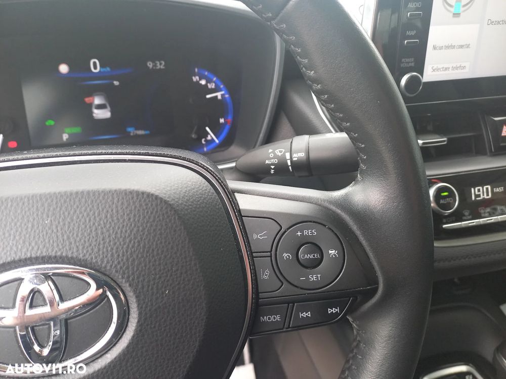 Toyota Corolla 1.8 HSD Business - 19