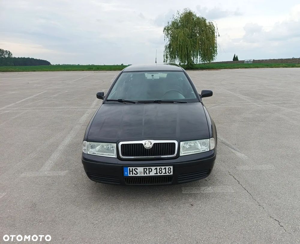 Skoda Octavia 1.6 Combi Ambiente - 9