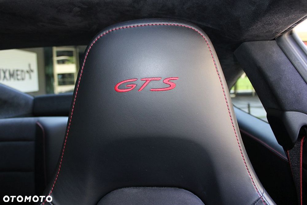 Porsche 911 Carrera 4 GTS PDK - 13