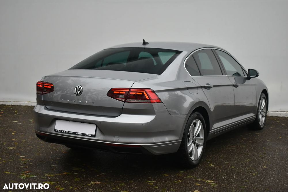 Volkswagen Passat 2.0 TDI DSG Comfortline - 22