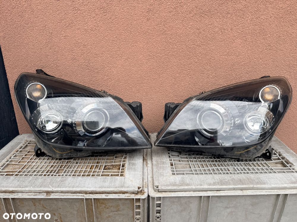 Lampa przednia OPEL ASTRA H XENON NIESKRĘTNE KOMPLET EUROPA HELLA Z 1 AUTA - 1