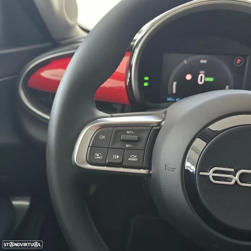 Fiat 600e 54 kWh (RED) — fotografia 24