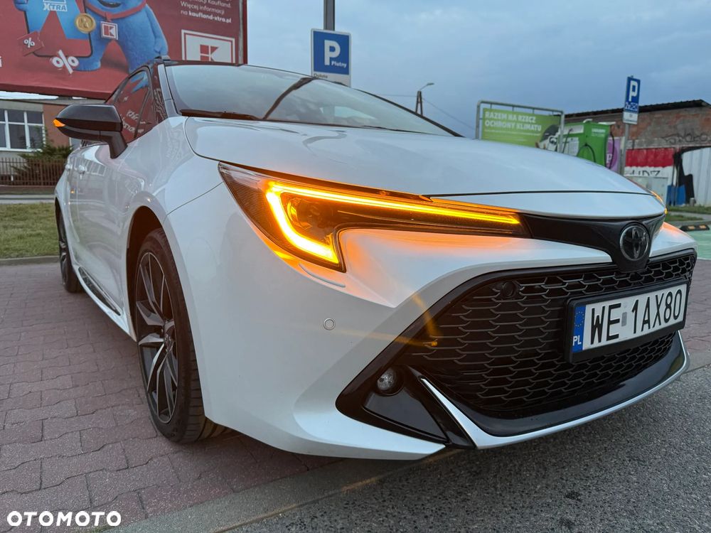 Toyota Corolla 2.0 Hybrid GR Sport Dynamic - 32