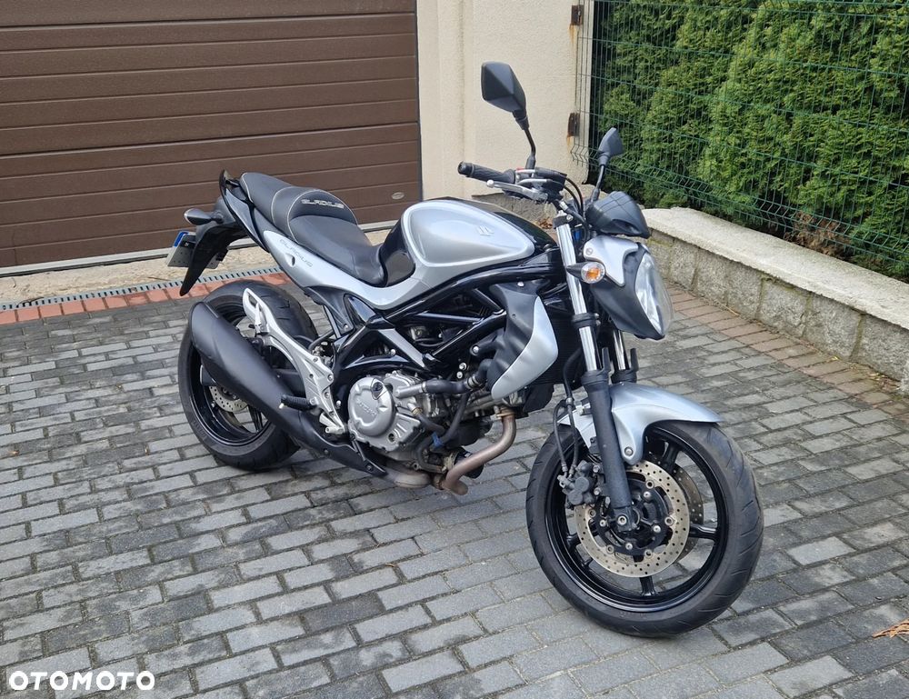 Suzuki Gladius - 2