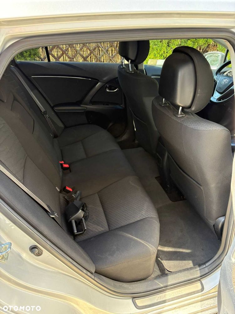 Toyota Avensis - 8
