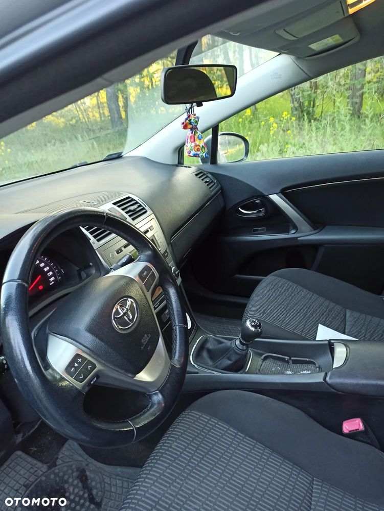 Toyota Avensis 1.8 Active - 8
