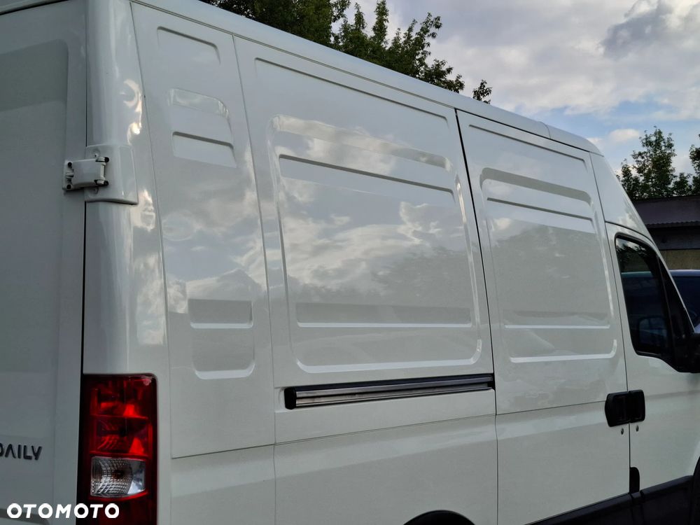 Iveco Daily 35S13 L2H2 ŚREDNIAK Klima HAK 3500KG - 10