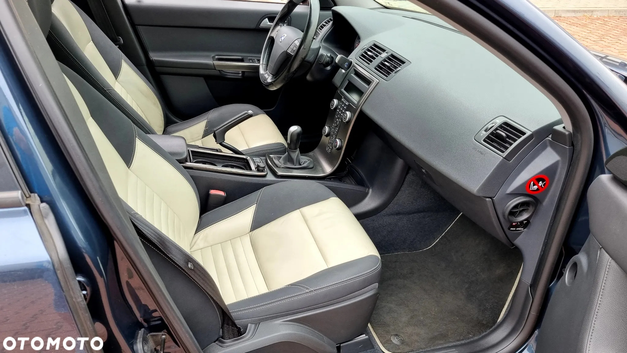 Volvo S40 D4 R-Design - 13