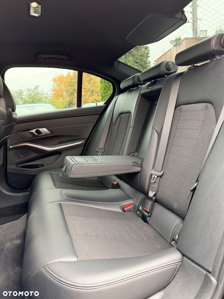 BMW Seria 3 318d M Sport - 18