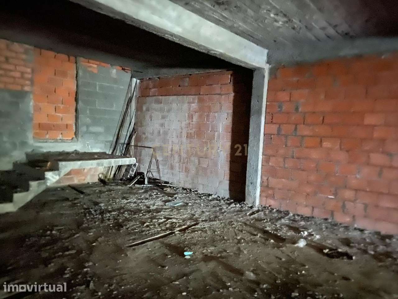 Terreno para Construção com Edificação Inacabada e Projeto Anteriormen - Grande imagem: 5/8