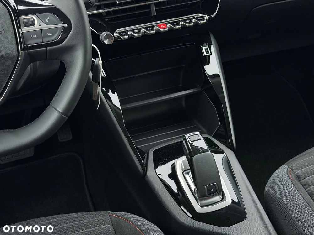 Peugeot 2008 PureTech 130 EAT8 Active Pack - 17