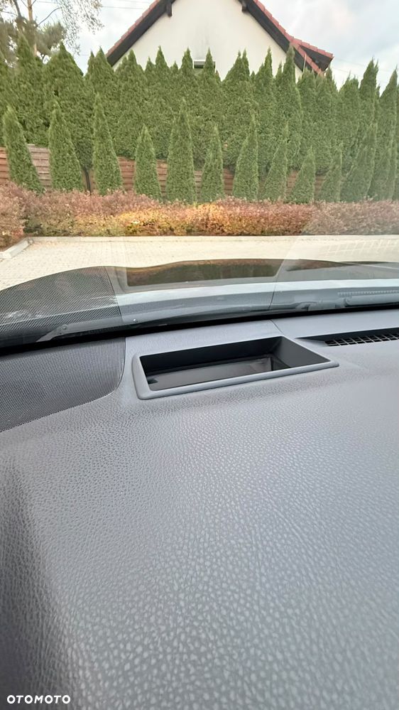 Toyota Camry - 28