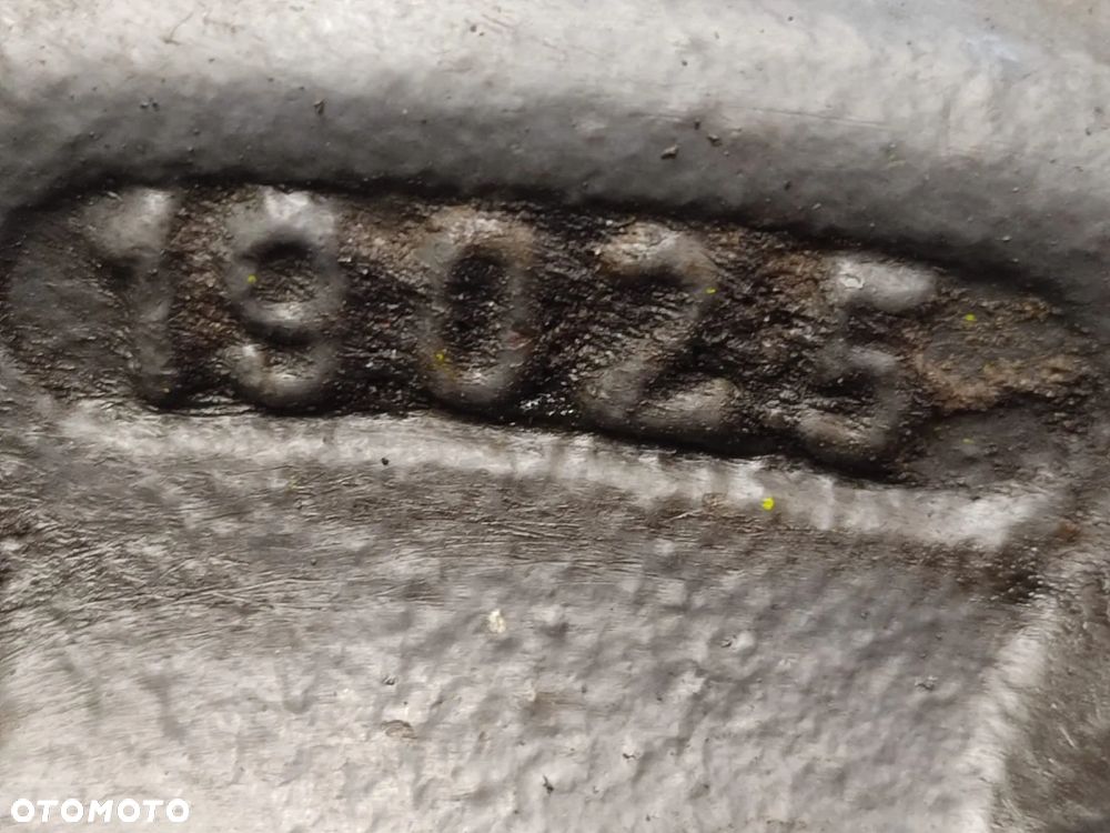 Zwolnica Zwrotnica 11002 Piasta Półoś NEW HOLLAND LB95 - 12