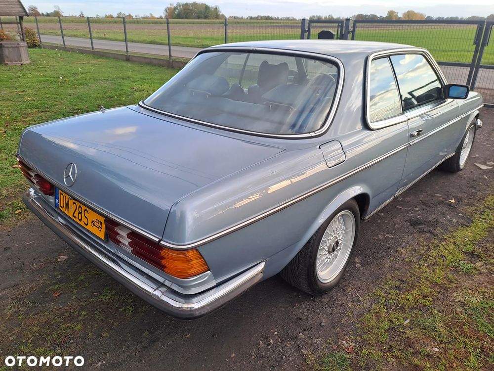 Mercedes-Benz W123 1979 photo 5