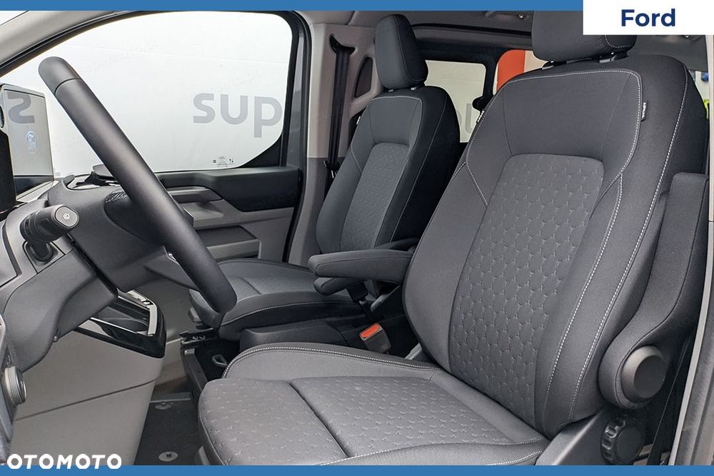 Ford Tourneo Custom - 8