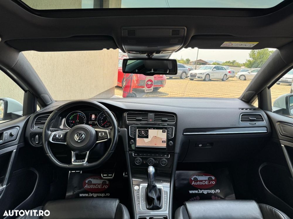 Volkswagen Golf - 10