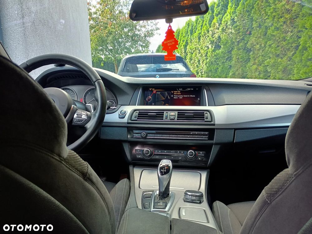 BMW Seria 5 525d xDrive - 12